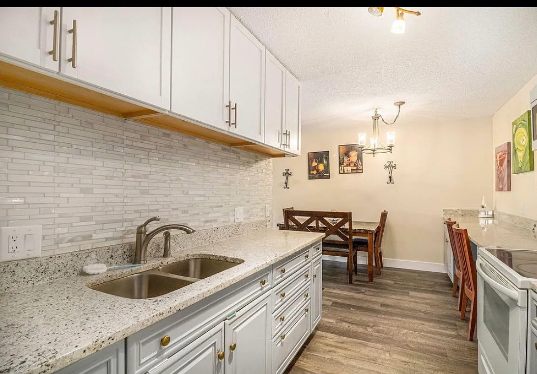 2 bed, 1200 sqft, $2,200 — Photo 2