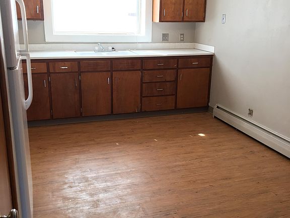 2nd image of 414-424 W Cedar Ave #414