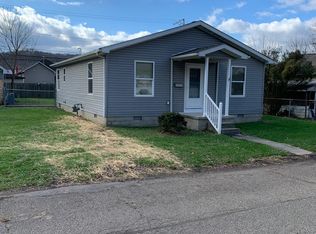 1031 Poplar St, Nelsonville, OH 45764