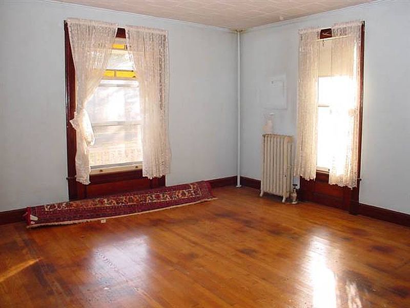 2nd image of 18 WHITBECK Lane