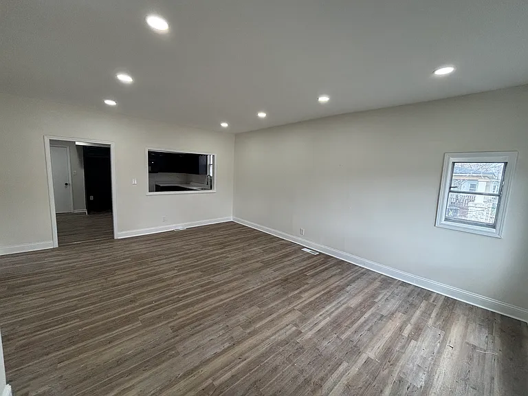 1368 Waite St — Photo 10