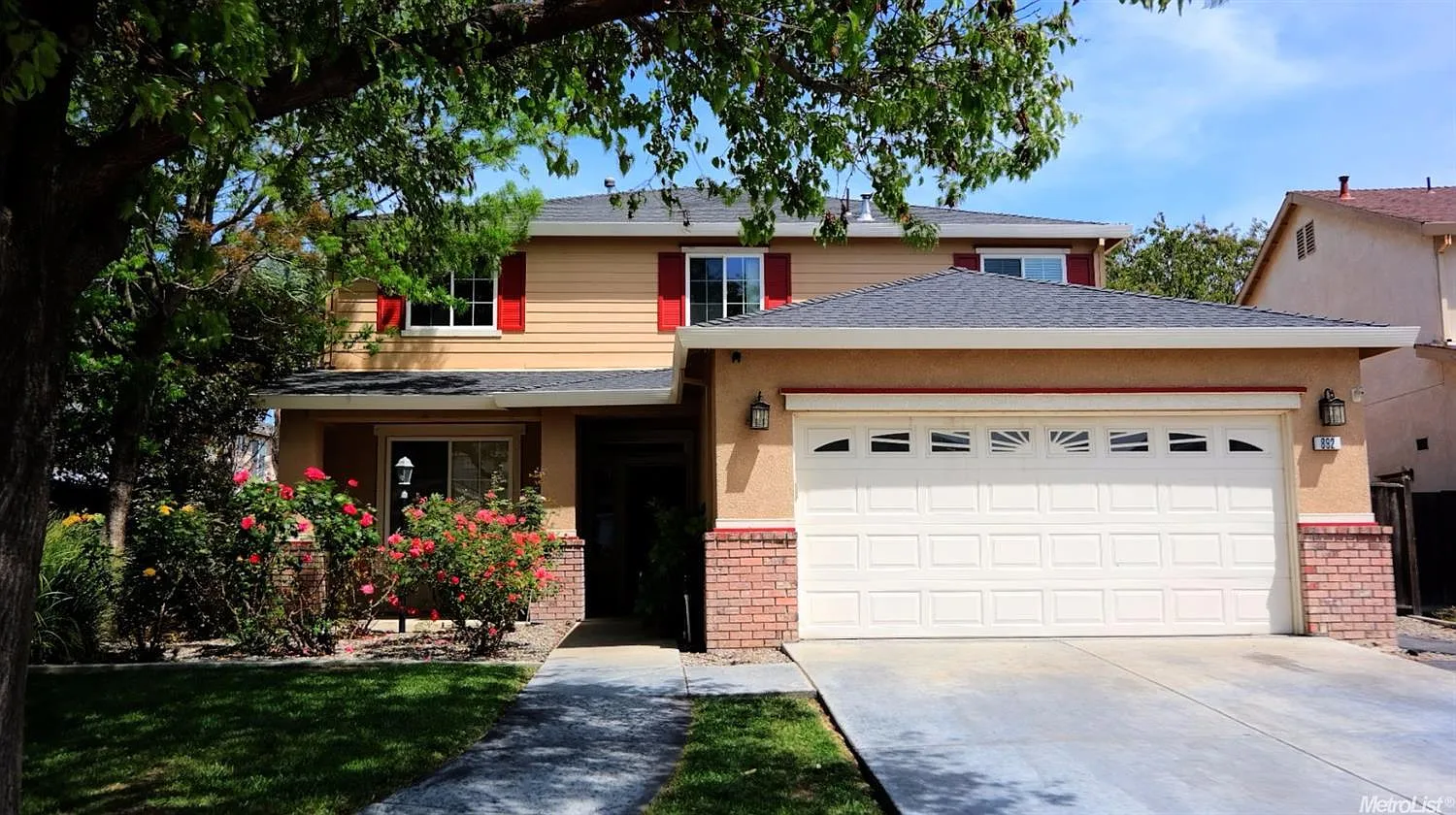 892 Summer Ln photo 1