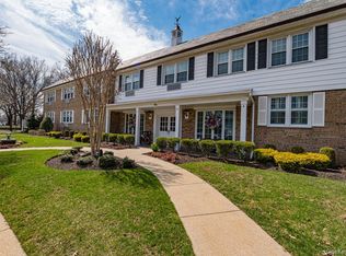 1 Bengeyfield Drive #2B, Williston Park, NY