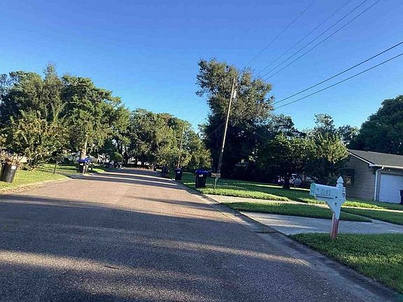 Exterior Neighborhood (street photo)