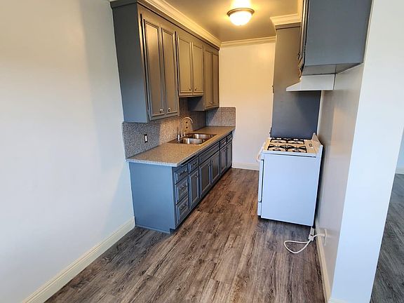 3rd image of 925 N Enterprise Ave #35