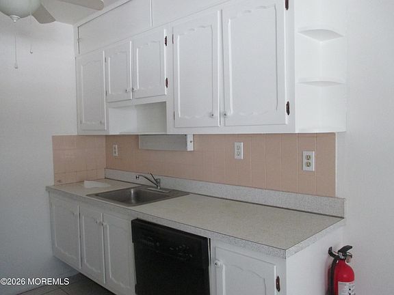 5th image of 306A Malvern Ct W