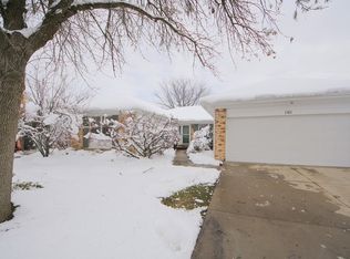 101 Dickinson Ct, Vernon Hills, IL 60061