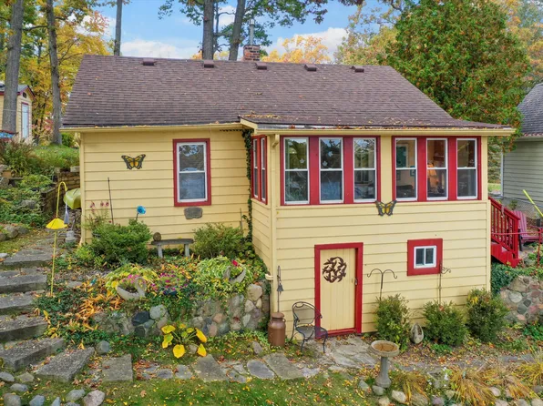 207 Kingston Rd, Leonard, MI 48367