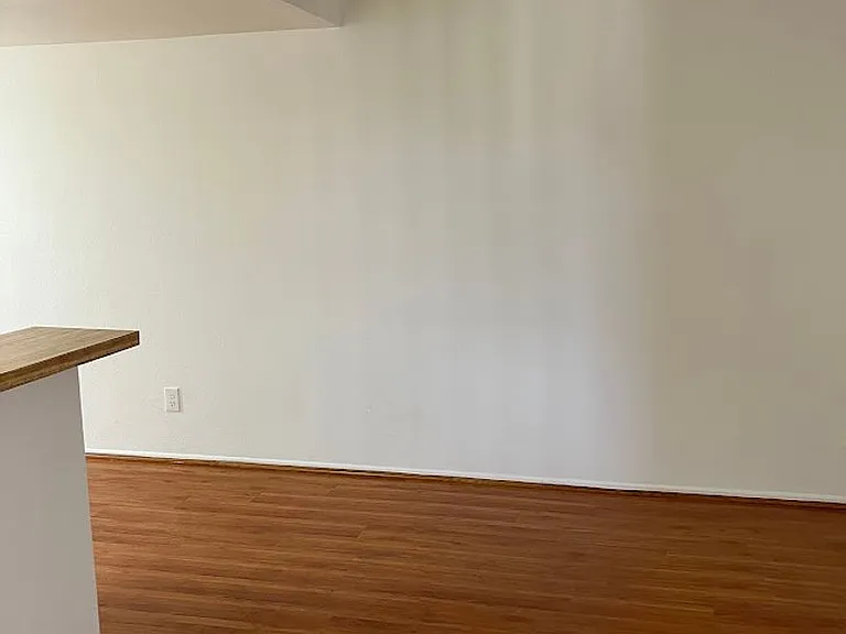 111 S Acacia Ave — Photo 8