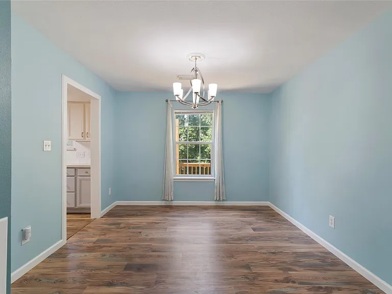293 Commodore Dr — Photo 11