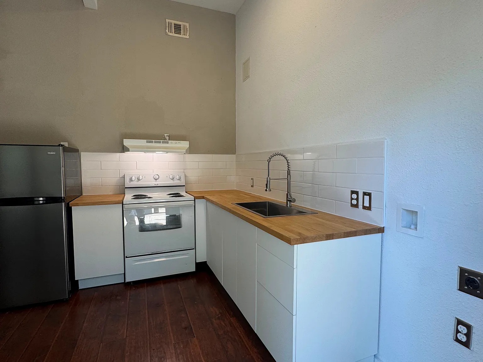 2 bed, 2720 sqft, $1,115 — Photo 2