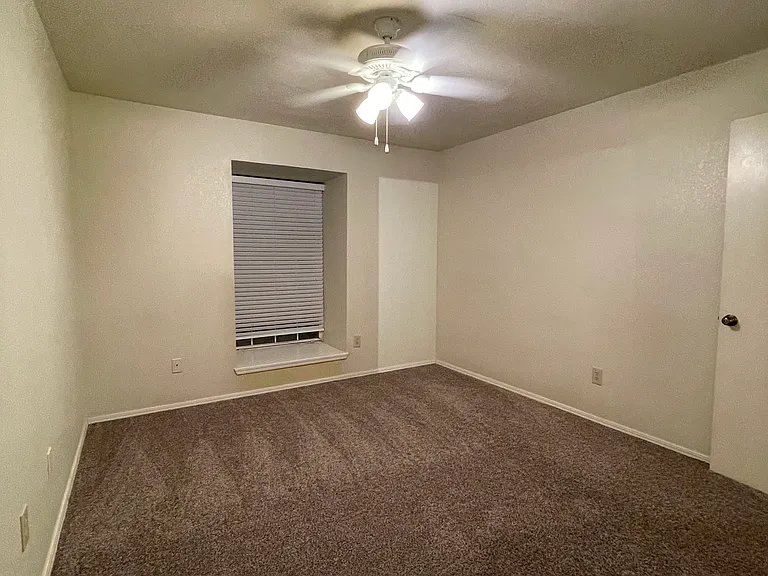 11525 N Meridian Ave #107 — Photo 5