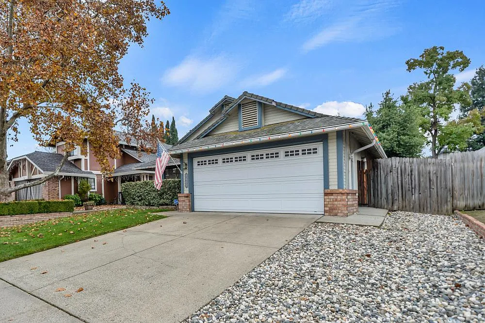 8409 Sunblaze Way photo 1