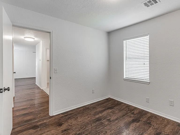 1608 NW 7th St — Photo 27