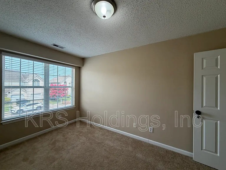 940 Allendale Dr — Photo 8