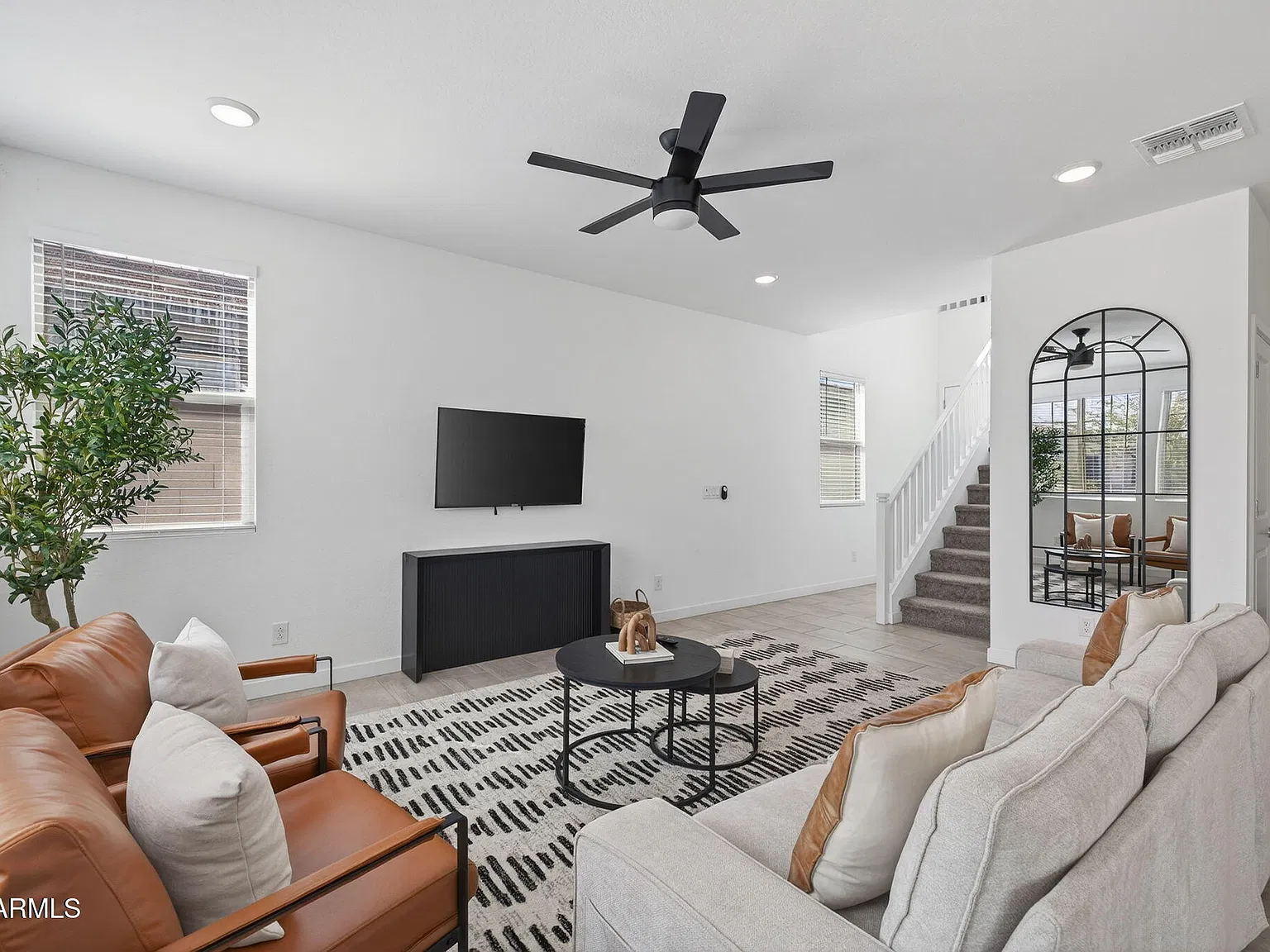4 bed, 2.5 bath, 1941 sqft, $2,400 — Photo 4
