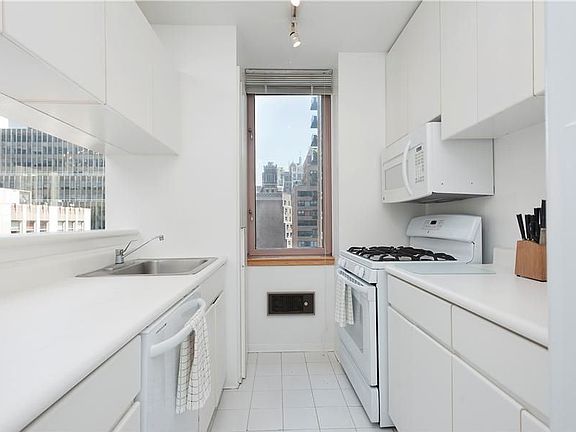 4th image of 235 E 40th St APT 14G