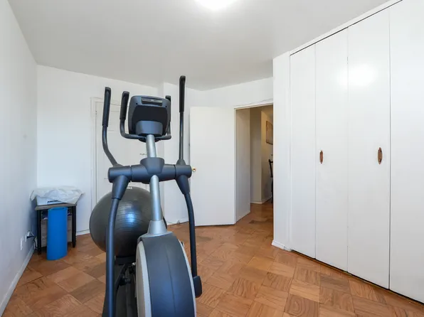 61-20 Grand Central Pkw image 13 of 24