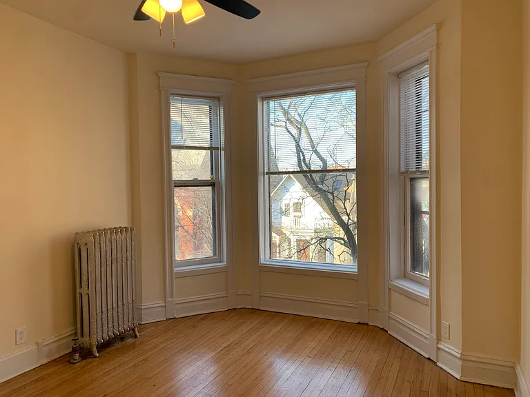 1045 W Barry Ave #3 — Photo 8