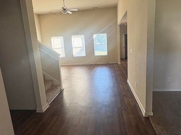 4th image of 685 Clover Cir