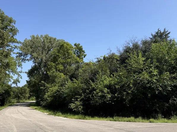 S Maplewood Dr, Wonder Lake, IL 60097