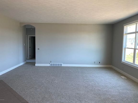 4th image of 3362 Rosewood St