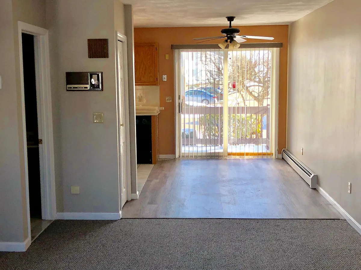Dining Room - 17 Packard Ave #105