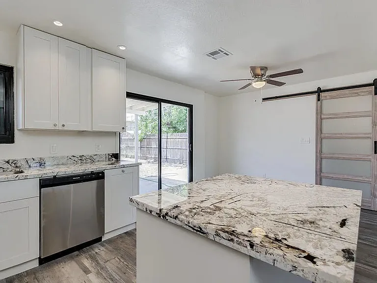 1221 E Henry St — Photo 13