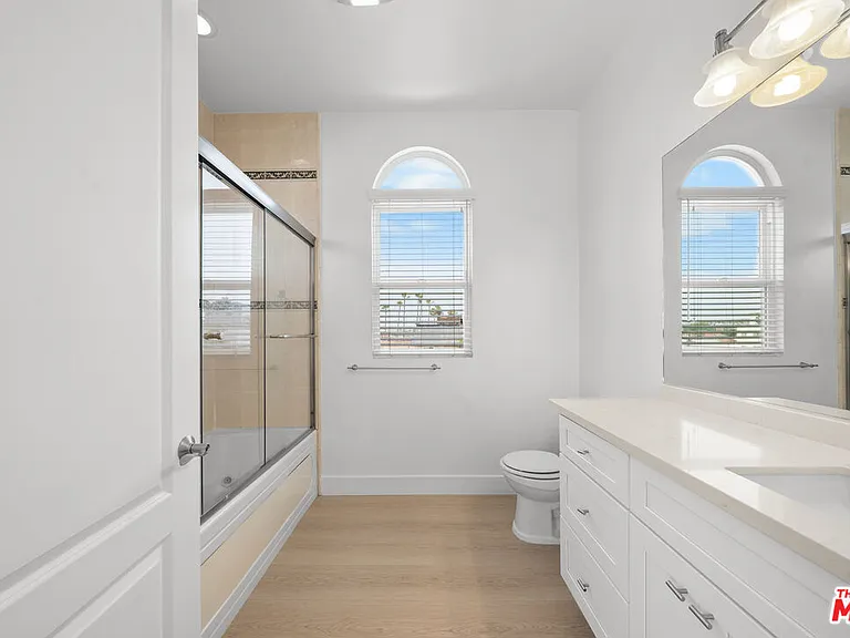309 S Mariposa Ave #301 — Photo 16