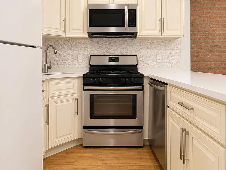 130 Monticello Ave #2 — Photo 2