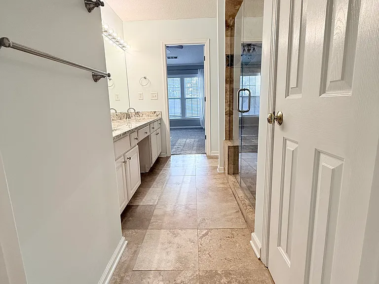 240 Regent Sq — Photo 54