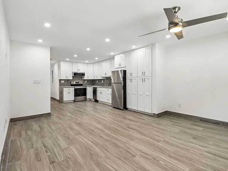 Garrison Townhome Apartments — Photo 28