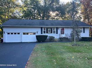 10 Northwood Dr, Malta, NY 12020