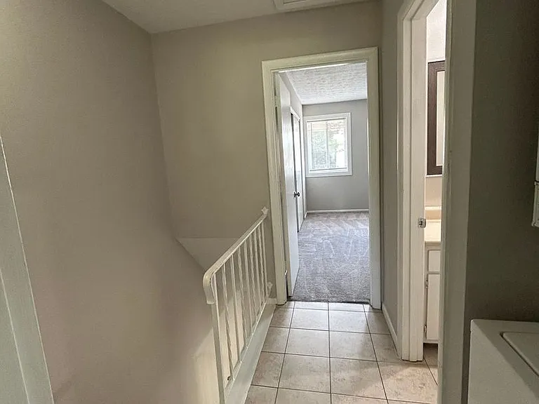Fairview Court Apartments — Photo 38