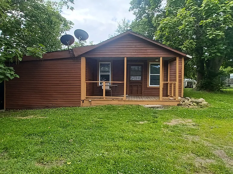 1202 Gatewood Rd — Photo 2