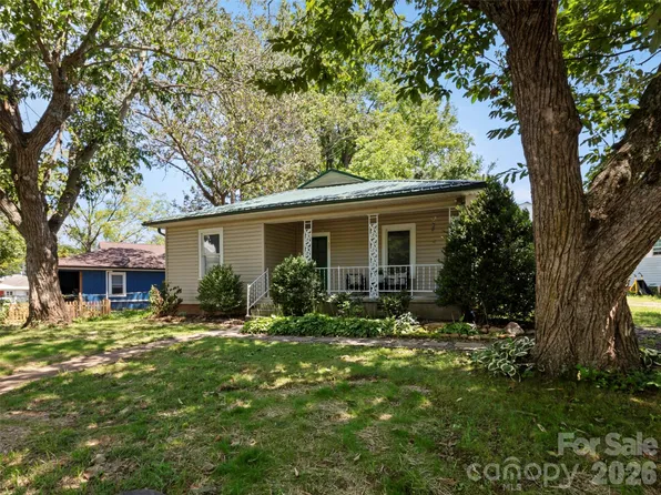 122 Edwards Ave, Swannanoa, NC 28778