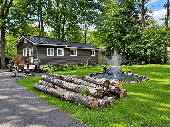 1063 Laidlaw Ave, Gravenhurst, ON L0K 2B0