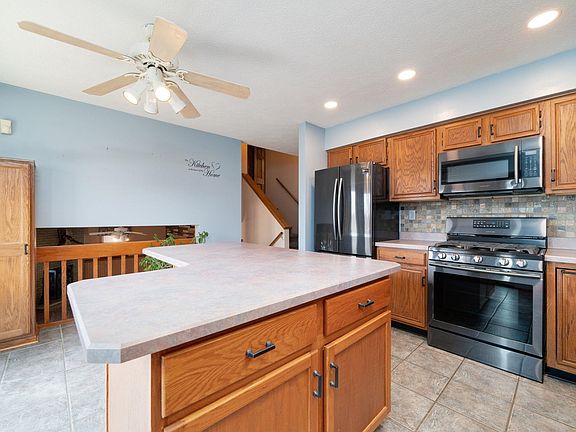 3rd image of 6493 Prairie Flower