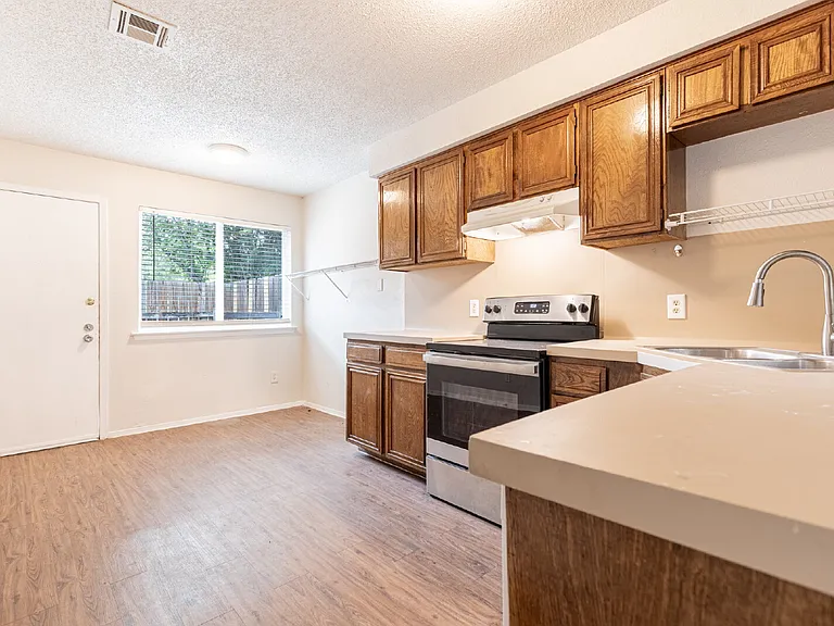 323 W William Cannon Dr #B — Photo 9