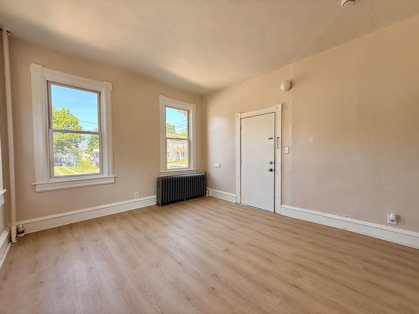 303 N Laurel St — Photo 3