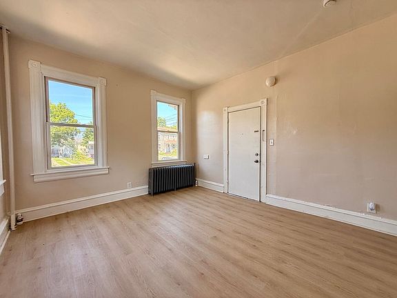 3rd image of 303 N Laurel St APT 1