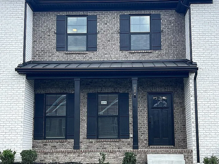 304 Lynwood Station Blvd — Photo 1