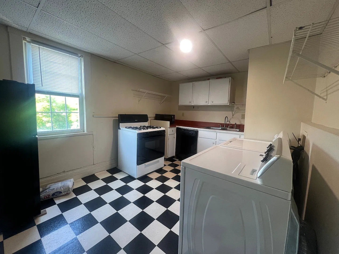 390 Forest Avenue — Photo 4