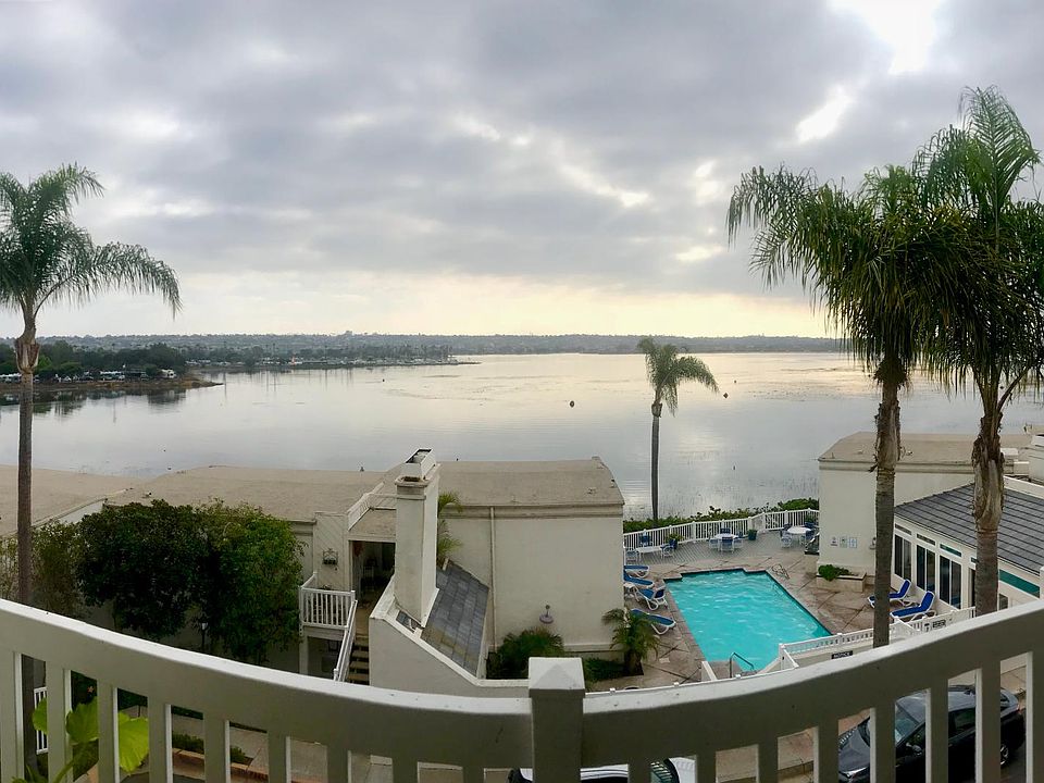 Panoramic view of the bay during sunset and high tide