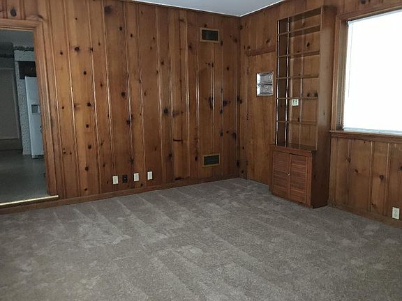 3rd image of 736 W Hale Ave