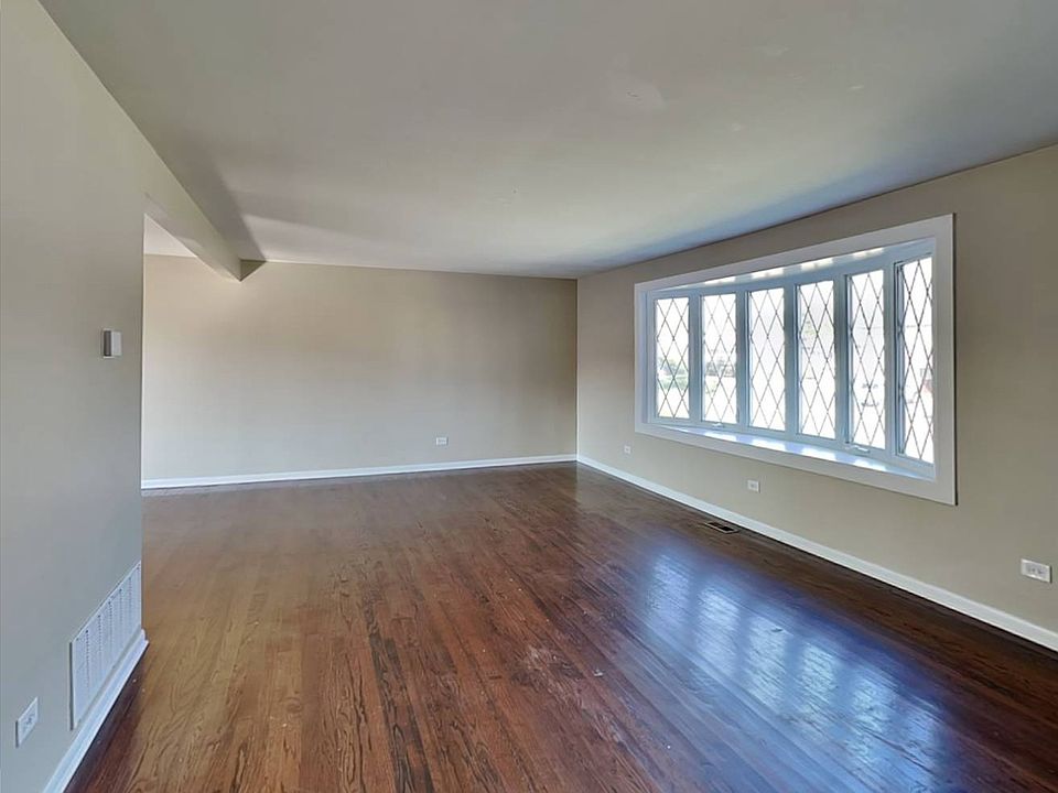 1st image of 914 Elsie Dr