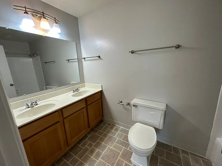 Coventry Court West Apartments — Photo 48