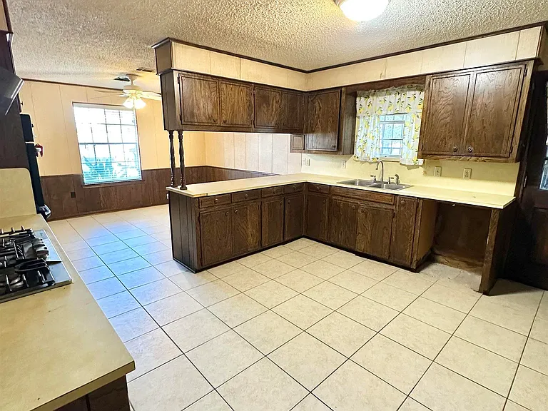 3572 Madeira Dr — Photo 4