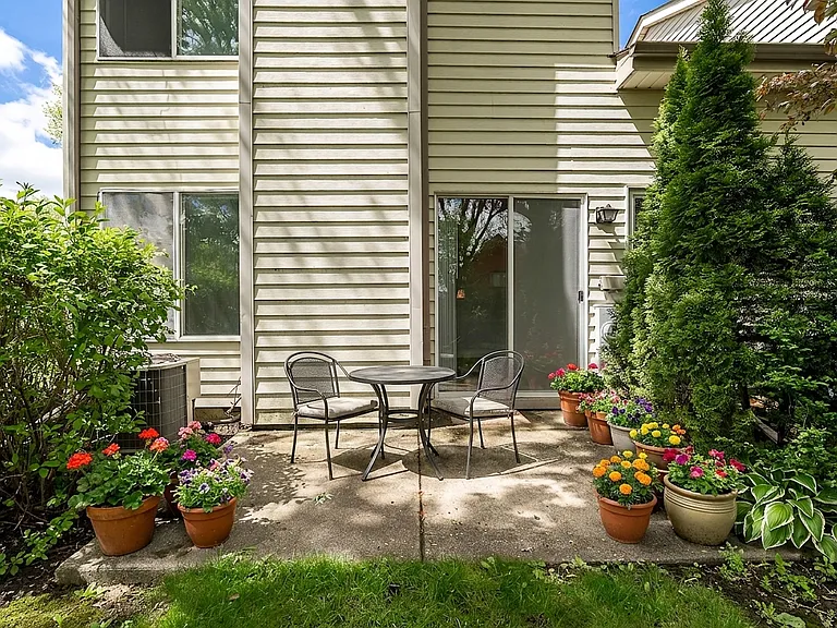 514 E Windgate Ct — Photo 14