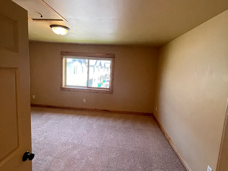 905 Saxon Way #D — Photo 32